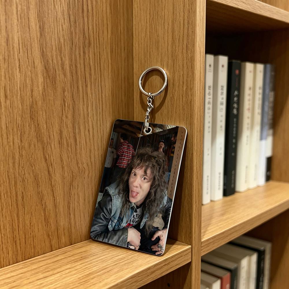actor J-Joseph Quinn Cat Badge - đánh giá và giá Leatherwork Keychain