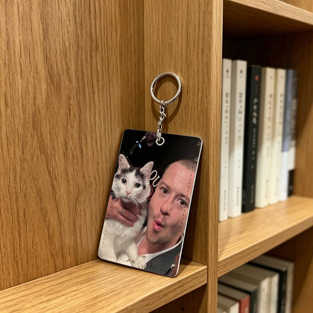 actor J-Joseph Quinn Cat Badge - đánh giá và giá Leatherwork Keychain