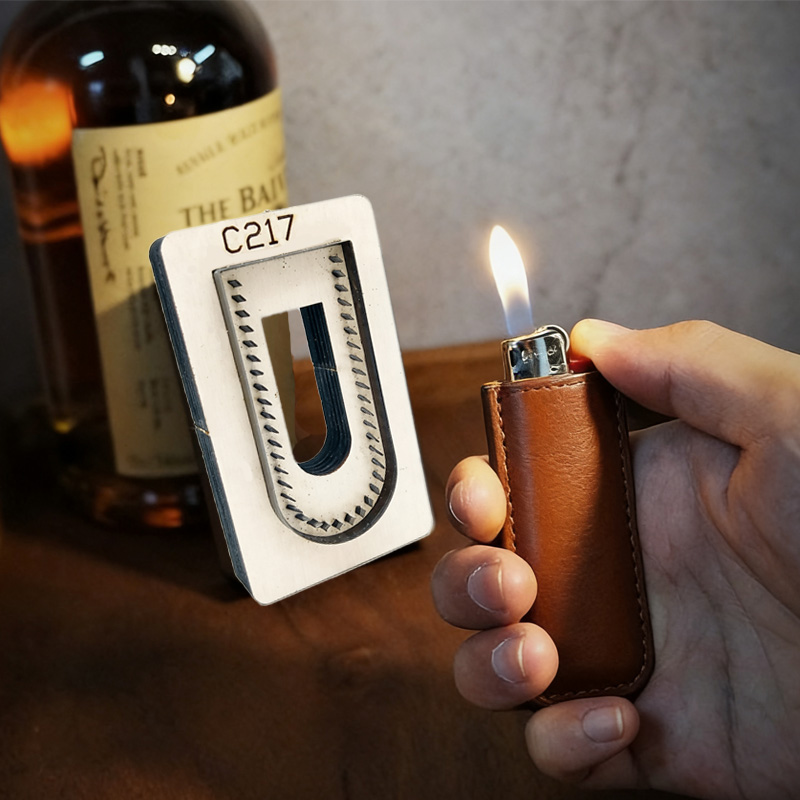 C217 Toothed Edge Lighter Case - đánh giá và giá Leatherwork Tool Kit