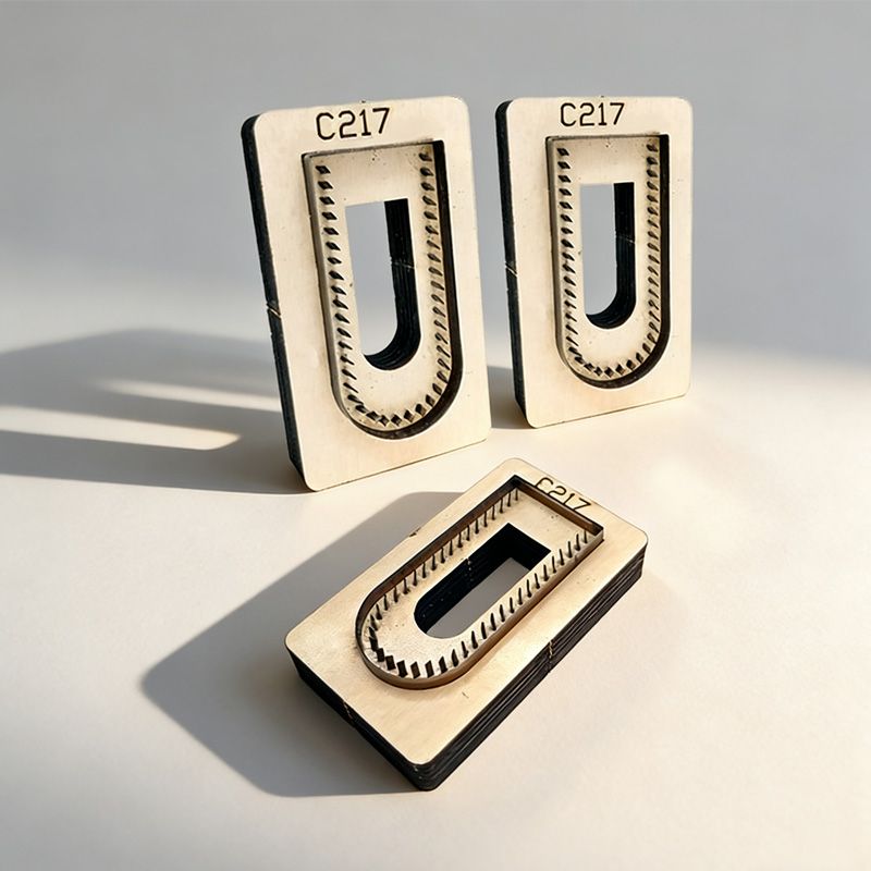 C217 Toothed Edge Lighter Case - đánh giá và giá Leatherwork Tool Kit